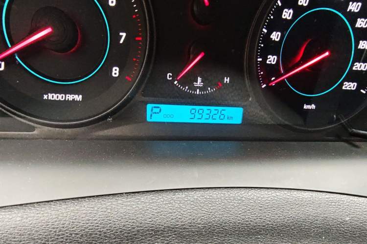 Used Chevrolet Captiva 2011 2.4 AT 7-Seater Luxury Edition Odometer Close Up