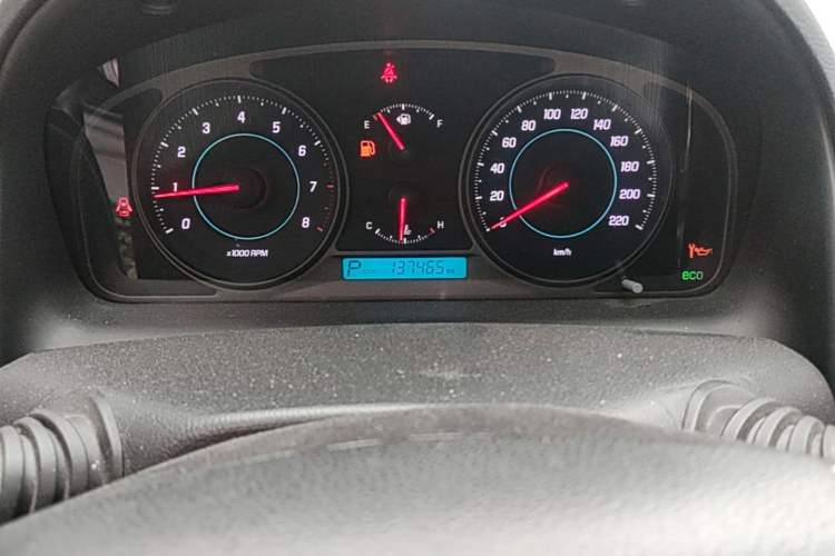 Used Chevrolet Captiva 2011 2.4 AT 7-Seater Luxury Edition Odometer Close Up