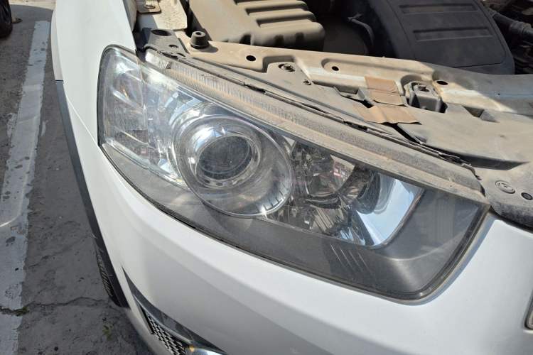 Used Chevrolet Captiva 2011 2.4 AT 7-Seater Luxury Navigation Edition Right Front Headlight