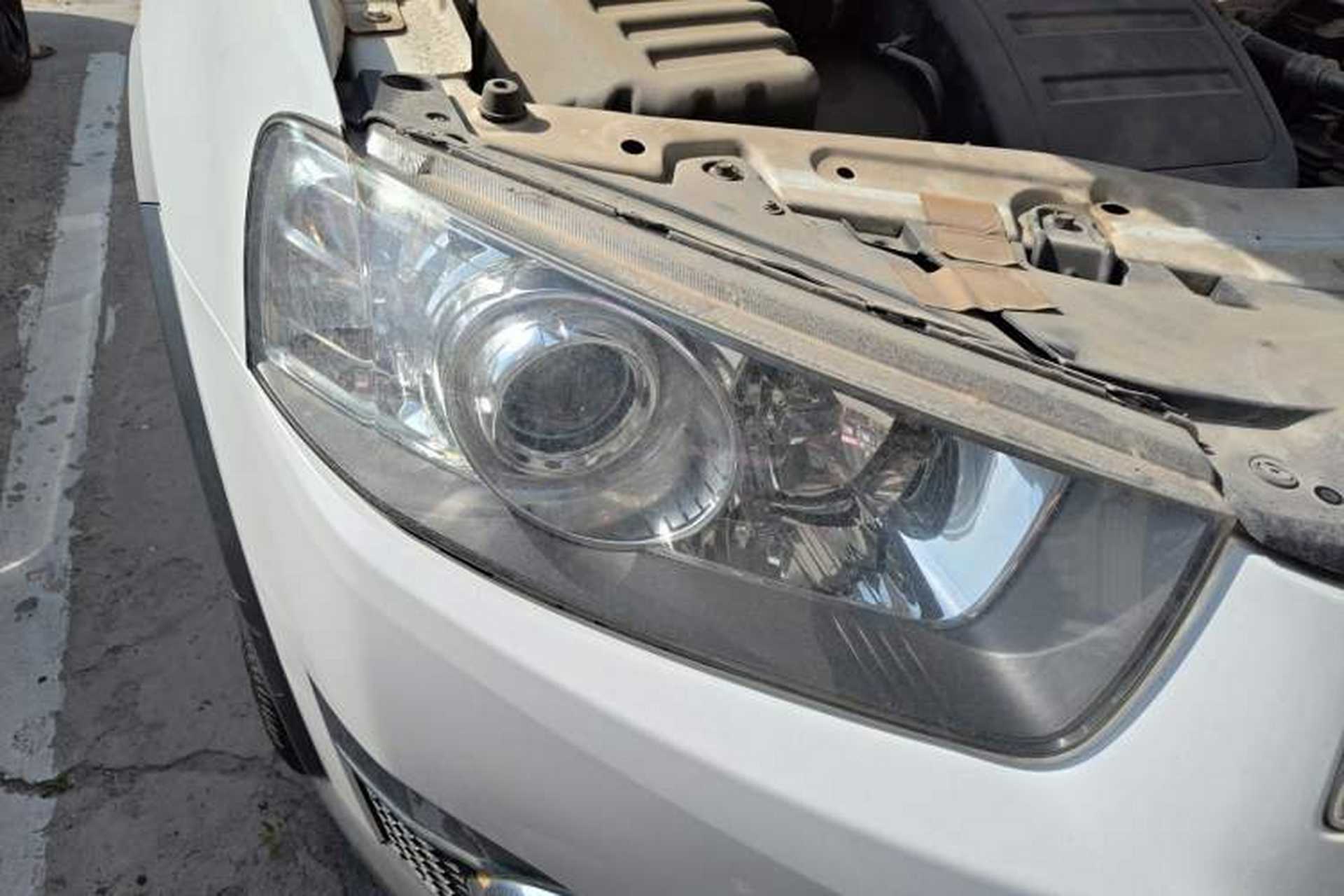 Used Chevrolet Captiva 2011 2.4 AT 7-Seater Luxury Navigation Edition Right Front Headlight