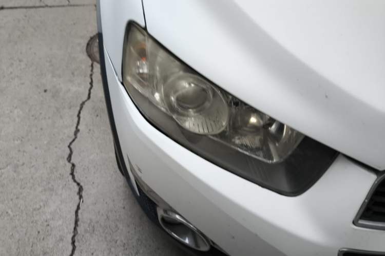 Used Chevrolet Captiva 2011 2.4 AT 5-Seater Comfort Edition Right Front Headlight