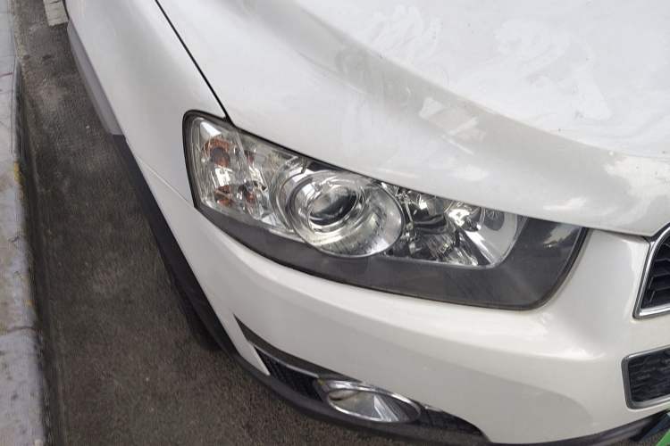 Used Chevrolet Captiva 2011 2.4 AT 7-Seater Luxury Navigation Edition Right Front Headlight