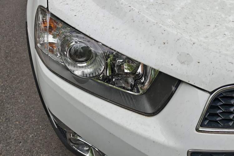 Used Chevrolet Captiva 2011 2.4 AT 7-Seater Luxury Edition Right Front Headlight