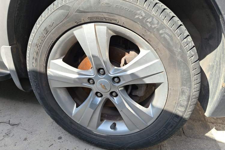 Used Chevrolet Captiva 2011 2.4 AT 7-Seater Luxury Navigation Edition Right Front Wheel Hub