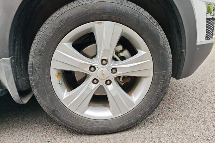 Used Chevrolet Captiva 2011 2.4 AT 7-Seater Luxury Edition Right Front Wheel Hub