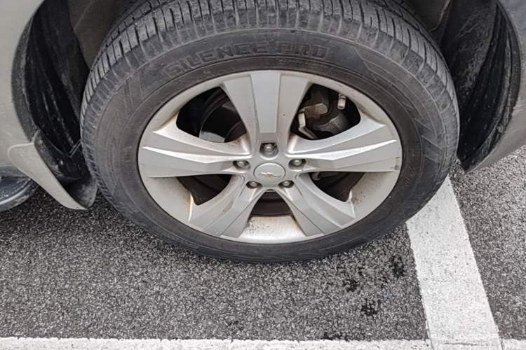 Used Chevrolet Captiva 2011 2.4 AT 7-Seater Luxury Edition Right Front Wheel Hub