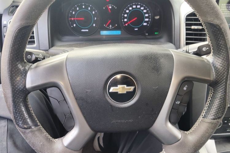 Used Chevrolet Captiva 2011 2.4 AT 7-Seater Luxury Navigation Edition Steering Wheel