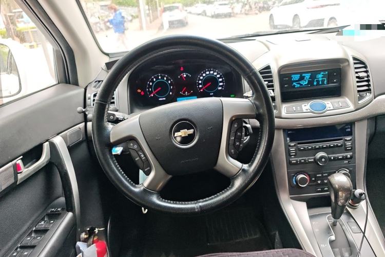 Used Chevrolet Captiva 2011 2.4 AT 7-Seater Luxury Edition Steering Wheel