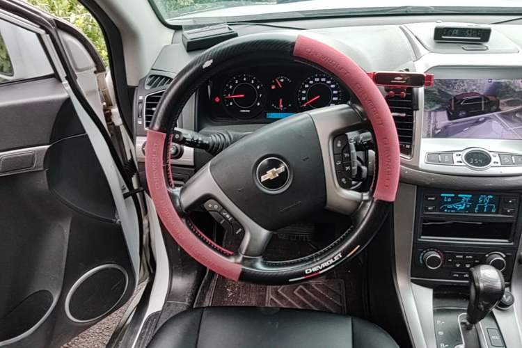 Used Chevrolet Captiva 2011 2.4 AT 7-Seater Luxury Edition Steering Wheel