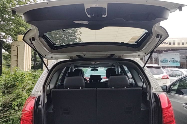 Used Chevrolet Captiva 2011 2.4 AT 7-Seater Luxury Edition Trunk