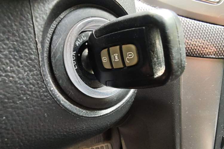 Used Chevrolet Captiva 2011 2.4 AT 7-Seater Luxury Edition Vehicle Key