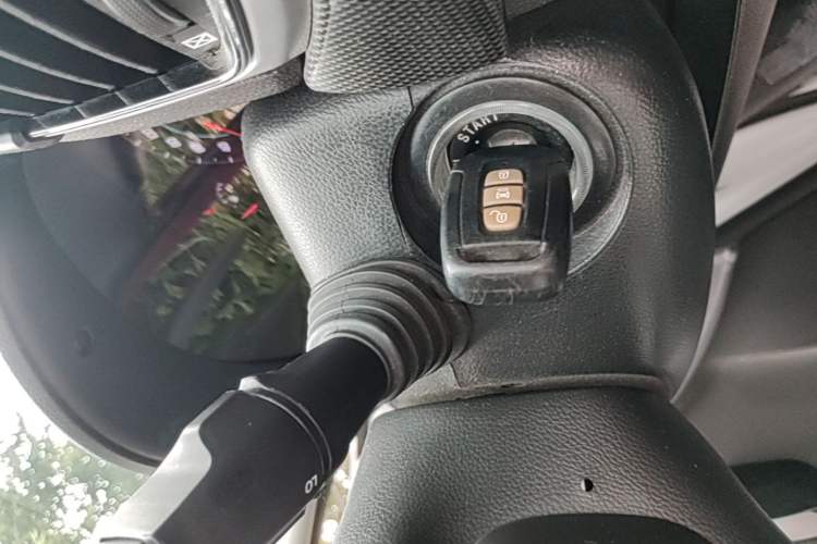 Used Chevrolet Captiva 2011 2.4 AT 7-Seater Luxury Edition Vehicle Key