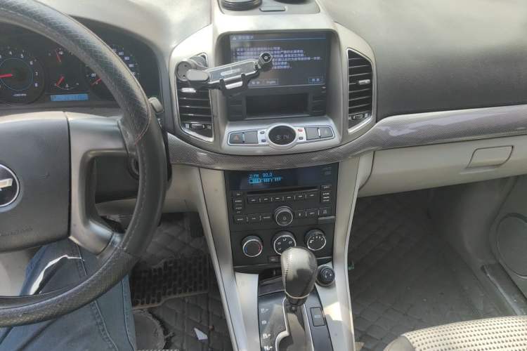 Used Chevrolet Captiva 2012 2.4L Two-Wheel Drive City Edition 5 Seats Audio And AC Panel