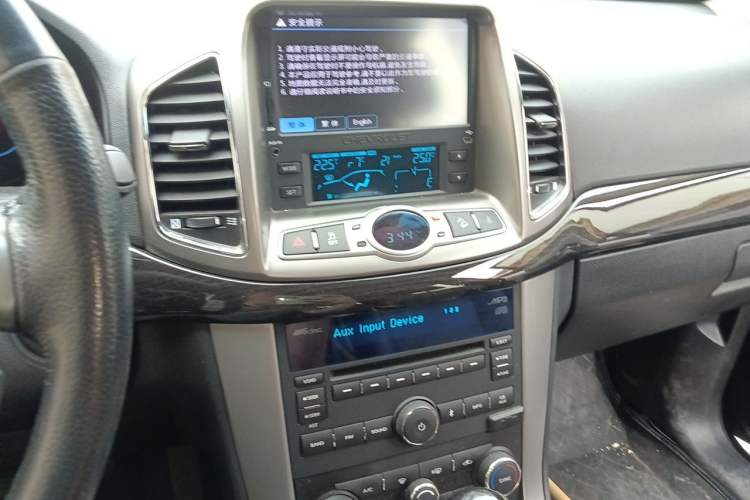 Used Chevrolet Captiva 2012 2.4L 4x4 Flagship Edition 7 Seats Audio And AC Panel