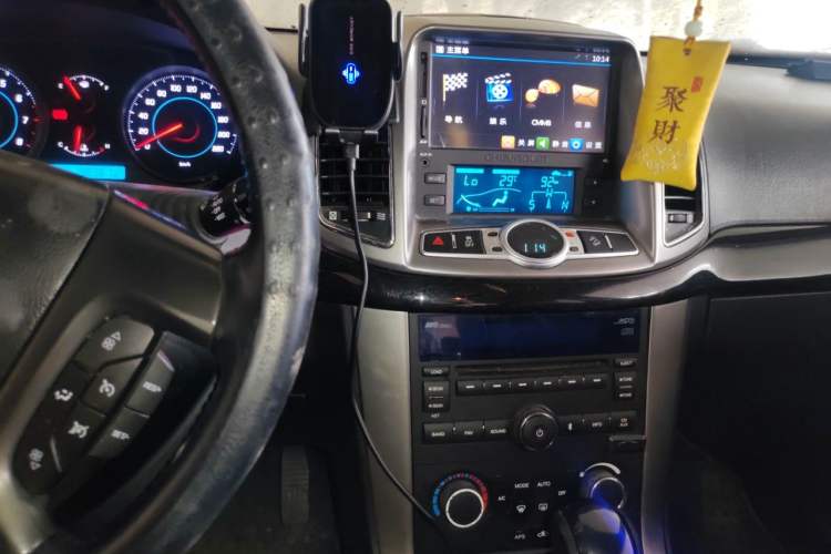 Used Chevrolet Captiva 2012 2.4L 4x4 Flagship Edition 7 Seats Audio And AC Panel