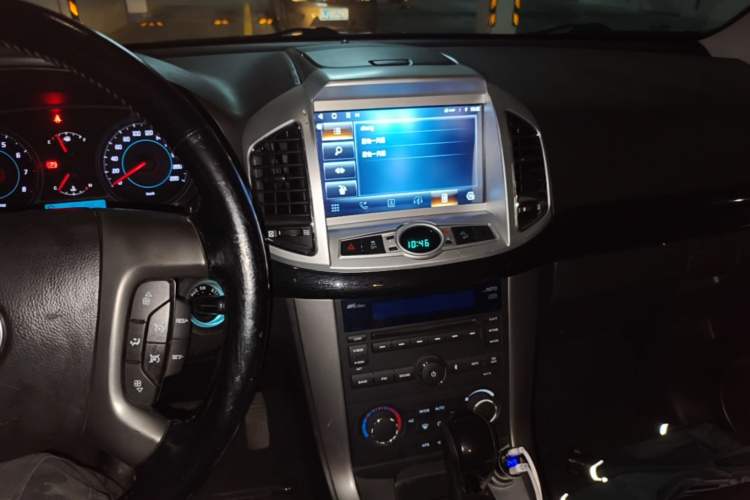 Used Chevrolet Captiva 2012 2.4L 4x4 Flagship Edition 7 Seats Audio And AC Panel