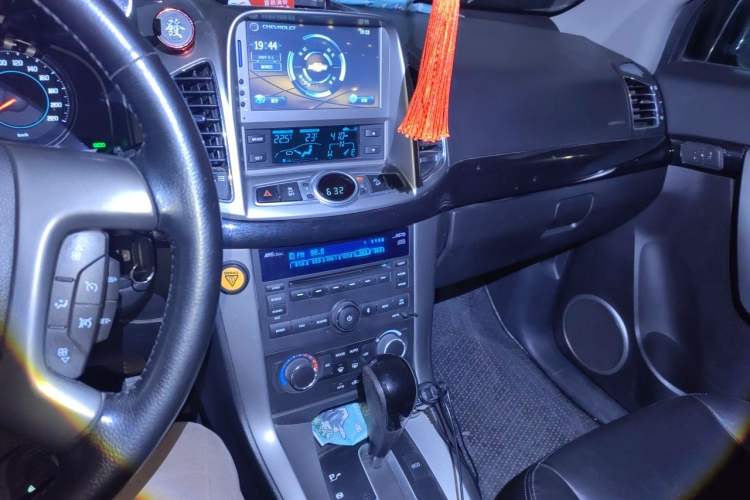 Used Chevrolet Captiva 2012 2.4L 4x4 Flagship Edition 7 Seats Audio And AC Panel