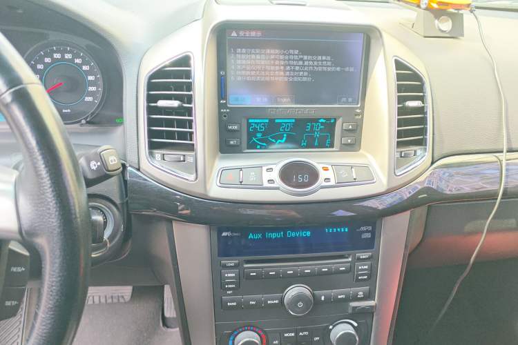 Used Chevrolet Captiva 2012 2.4L 4x4 Flagship Edition 7 Seats Audio And AC Panel
