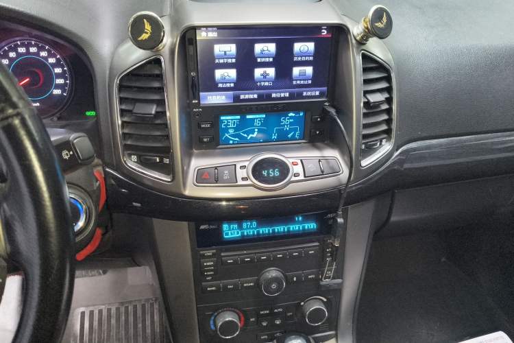Used Chevrolet Captiva 2012 2.4L 4x4 Flagship Edition 7 Seats Audio And AC Panel