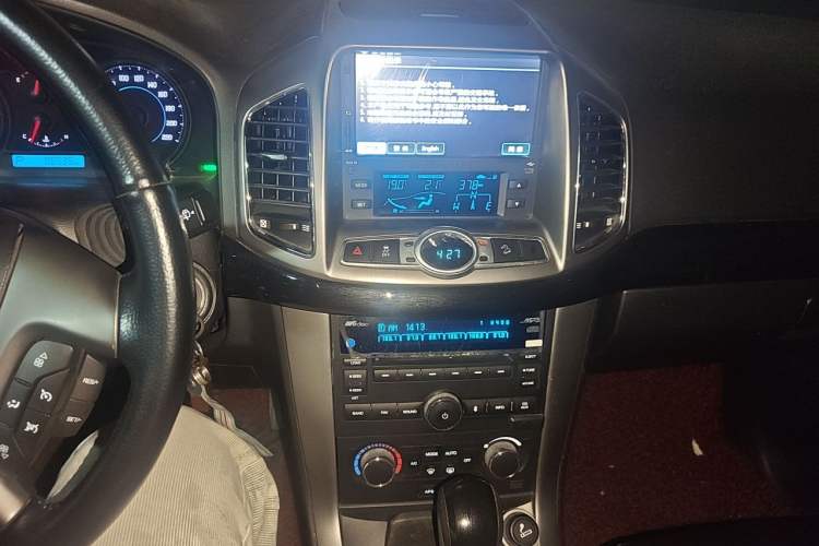Used Chevrolet Captiva 2012 2.4L 4x4 Flagship Edition 7 Seats Audio And AC Panel