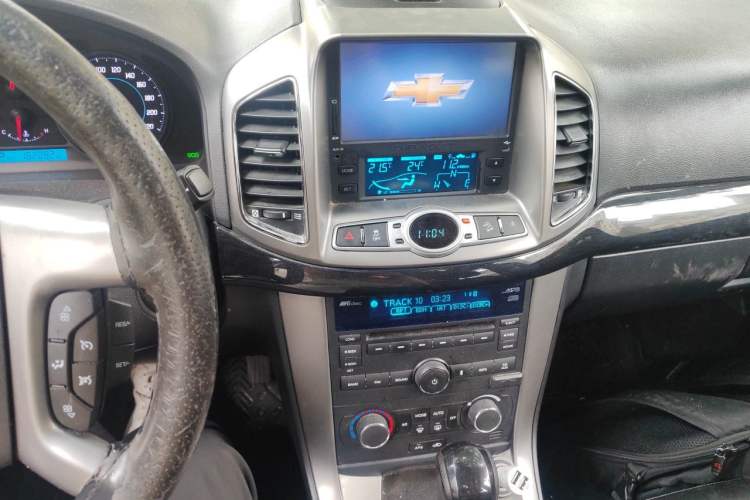 Used Chevrolet Captiva 2012 2.4L 4x4 Flagship Edition 7 Seats Audio And AC Panel