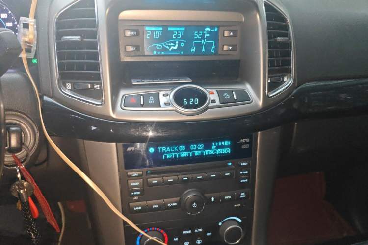 Used Chevrolet Captiva 2012 2.4L 4x4 Flagship Edition 7 Seats Audio And AC Panel
