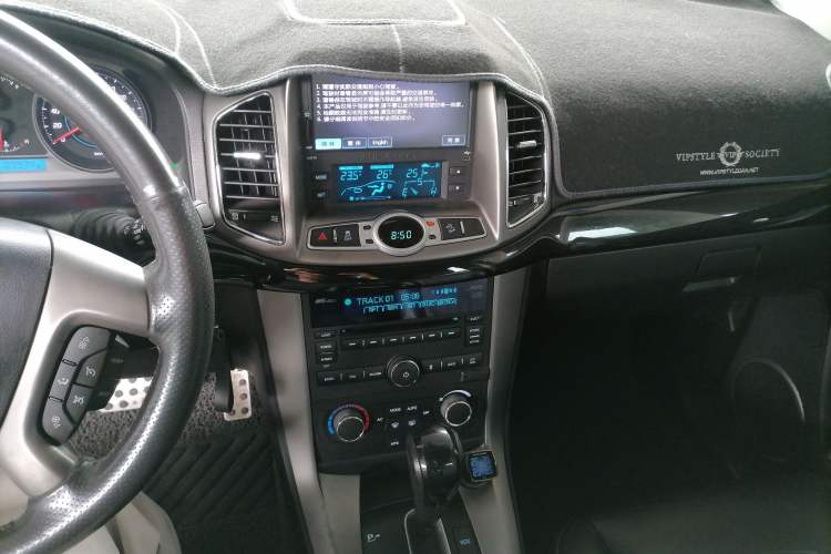 Used Chevrolet Captiva 2012 2.4L 4x4 Flagship Edition 7 Seats Audio And AC Panel