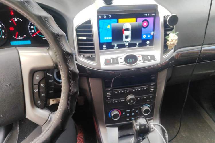Used Chevrolet Captiva 2012 2.4L 4x4 Flagship Edition 7 Seats Audio And AC Panel