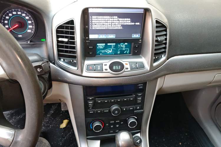 Used Chevrolet Captiva 2012 2.4L 4x4 Luxury Edition 5 Seats Audio And AC Panel