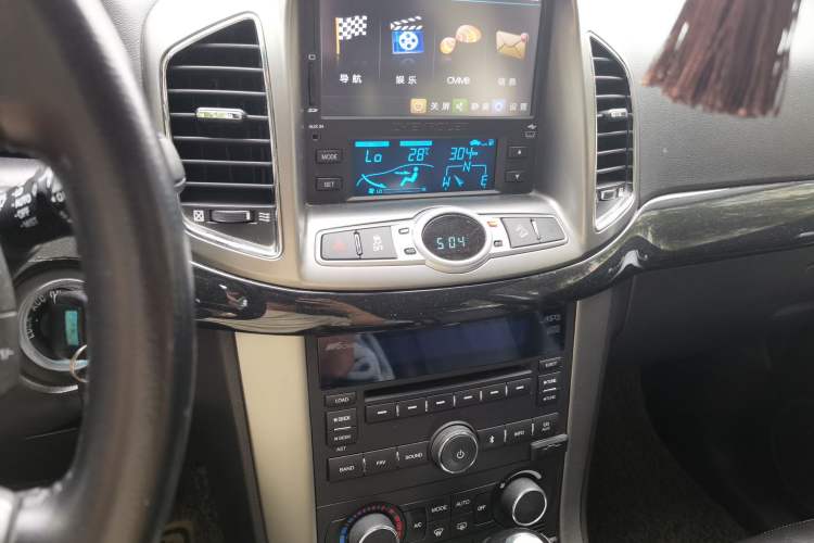 Used Chevrolet Captiva 2012 2.4L 4x4 Flagship Edition 7 Seats Audio And AC Panel