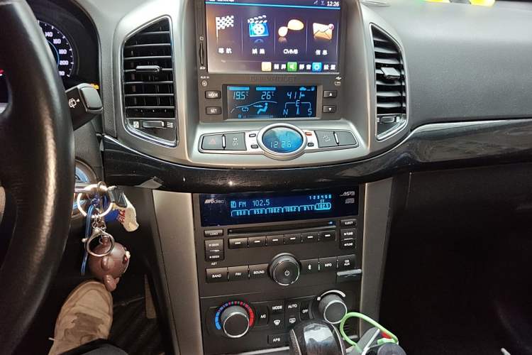Used Chevrolet Captiva 2012 2.4L 4x4 Flagship Edition 7 Seats Audio And AC Panel