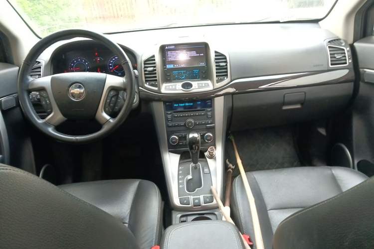 Used Chevrolet Captiva 2012 2.4L 4x4 Flagship Edition 7 Seats Center Console
