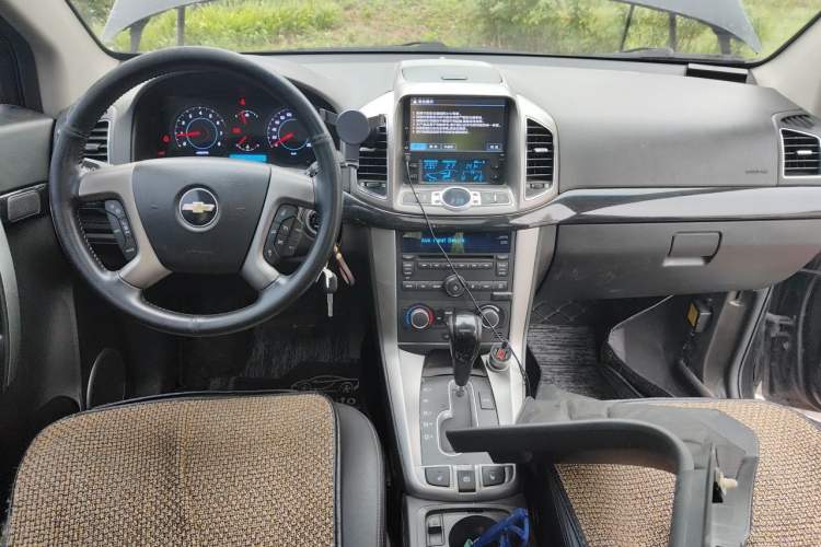 Used Chevrolet Captiva 2012 2.4L 4x4 Flagship Edition 7 Seats Center Console