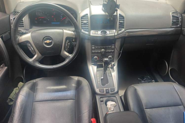 Used Chevrolet Captiva 2012 2.4L 4x4 Flagship Edition 7 Seats Center Console