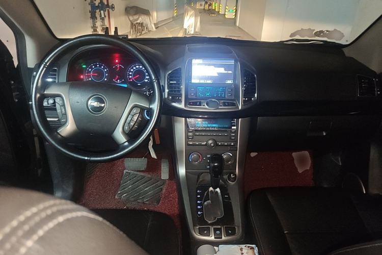 Used Chevrolet Captiva 2012 2.4L 4x4 Flagship Edition 7 Seats Center Console