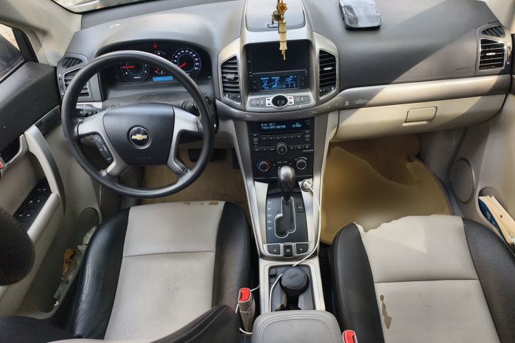 Used Chevrolet Captiva 2012 2.4L 4x4 Luxury Edition 5 Seats Center Console