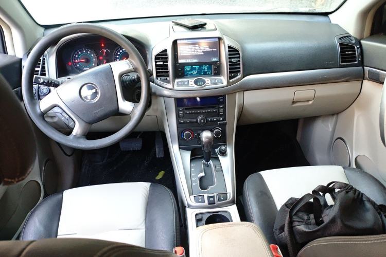 Used Chevrolet Captiva 2012 2.4L 4x4 Luxury Edition 5 Seats Center Console