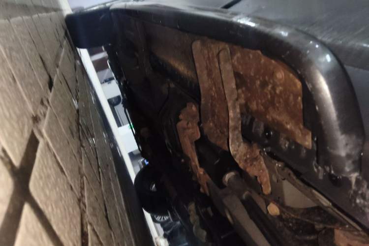 Used Chevrolet Captiva 2012 2.4L 4x4 Flagship Edition 7 Seats Chassis Rear Left