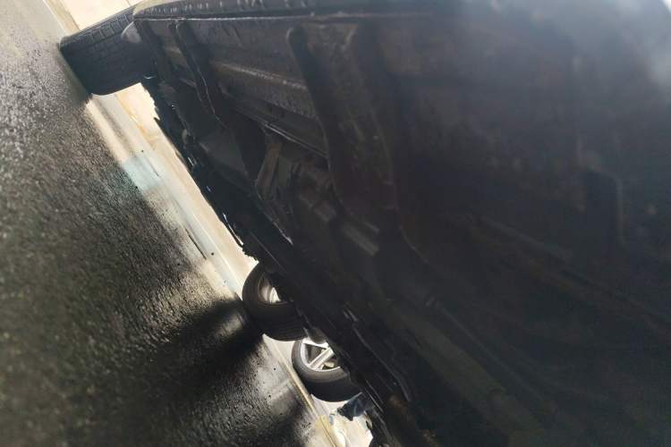 Used Chevrolet Captiva 2012 2.4L 4x4 Flagship Edition 7 Seats Chassis Rear Left
