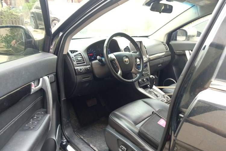 Used Chevrolet Captiva 2012 2.4L 4x4 Flagship Edition 7 Seats Driver Seat