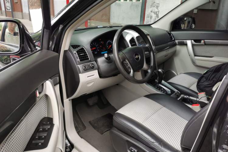 Used Chevrolet Captiva 2012 2.4L Two-Wheel Drive City Edition 5 Seats Driver Seat