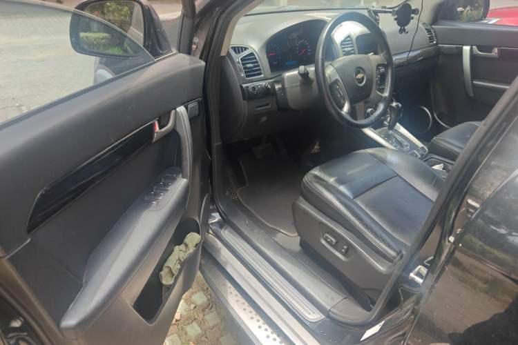 Used Chevrolet Captiva 2012 2.4L 4x4 Flagship Edition 7 Seats Driver Seat
