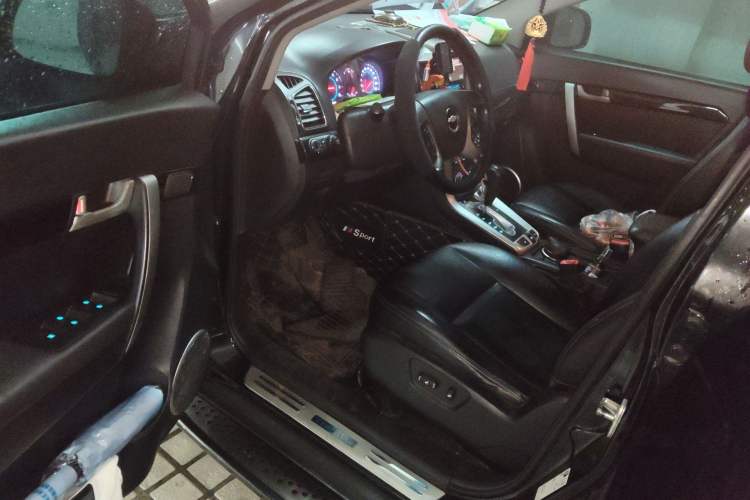 Used Chevrolet Captiva 2012 2.4L 4x4 Flagship Edition 7 Seats Driver Seat