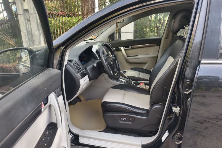 Used Chevrolet Captiva 2012 2.4L 4x4 Luxury Edition 5 Seats Driver Seat