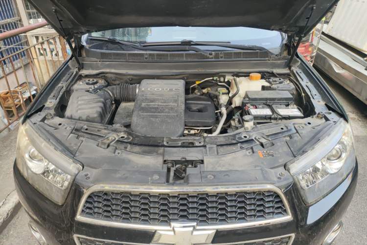 Used Chevrolet Captiva 2012 2.4L 4x4 Flagship Edition 7 Seats Engine Bay