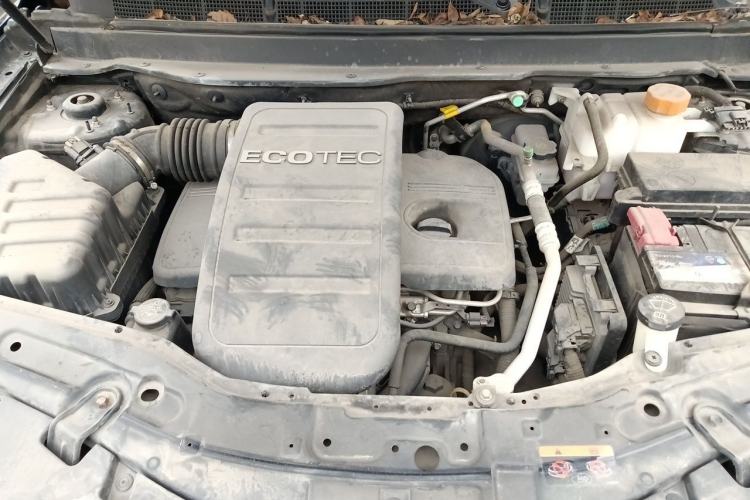 Used Chevrolet Captiva 2012 2.4L 4x4 Flagship Edition 7 Seats Engine Bay