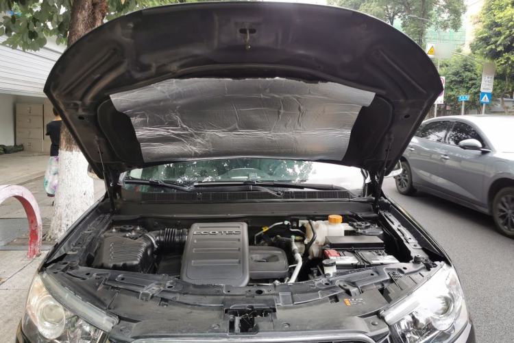 Used Chevrolet Captiva 2012 2.4L Two-Wheel Drive City Edition 5 Seats Engine Bay