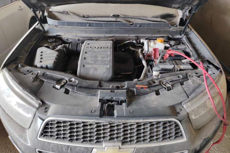 Used Chevrolet Captiva 2012 2.4L 4x4 Flagship Edition 7 Seats Engine Bay