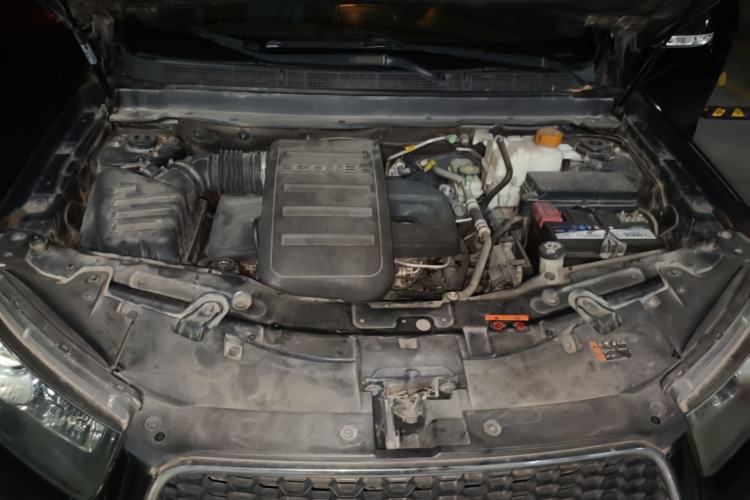 Used Chevrolet Captiva 2012 2.4L 4x4 Flagship Edition 7 Seats Engine Bay