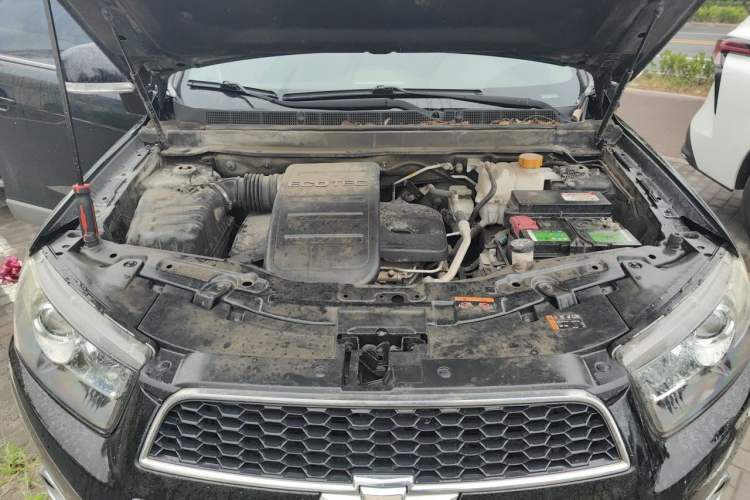 Used Chevrolet Captiva 2012 2.4L 4x4 Flagship Edition 7 Seats Engine Bay